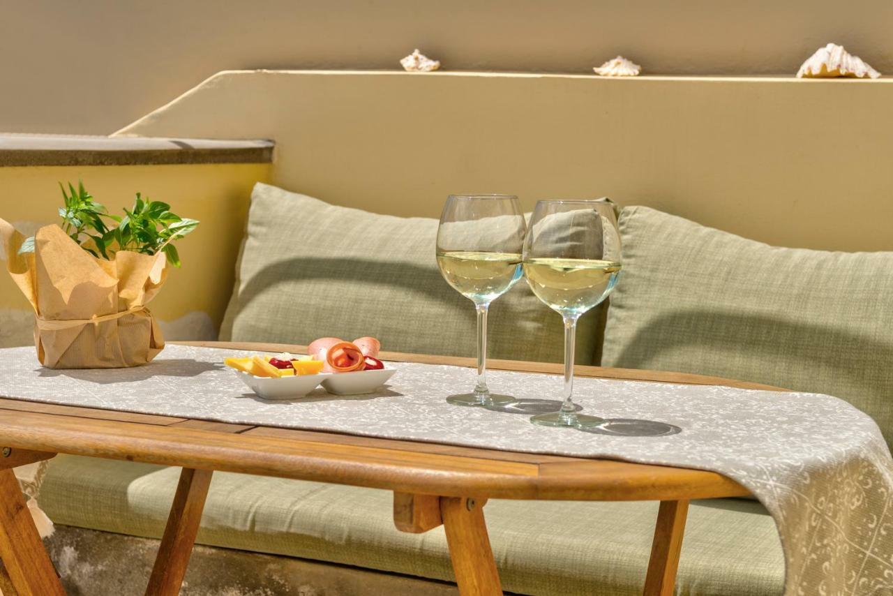 Island Of Luxury Apartments Ермополи Екстериор снимка